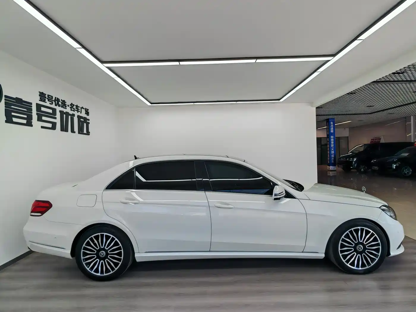 Mercedes-Benz E-Class 2015 E 320 L фото 4