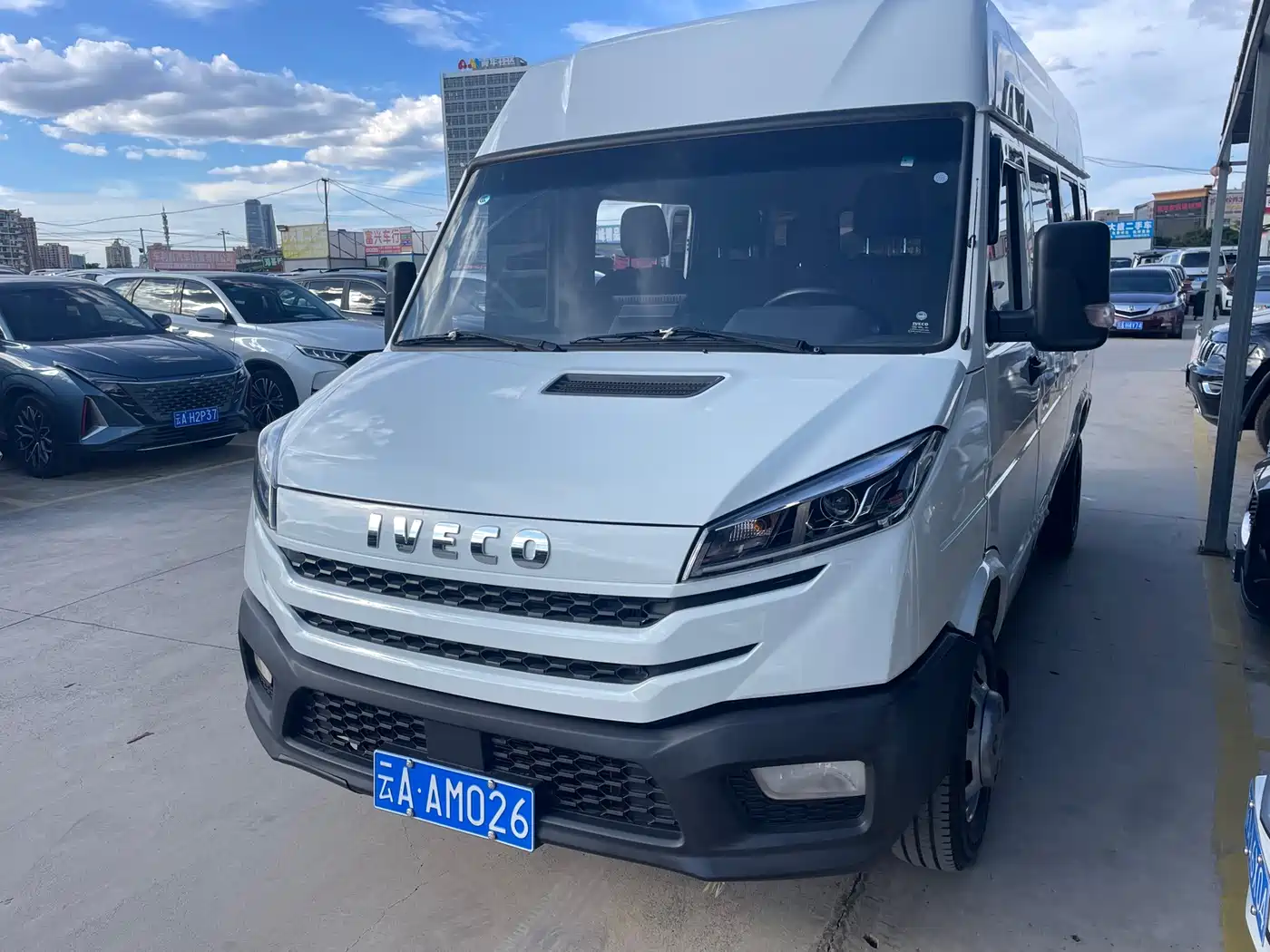 Iveco Daily 2024 2023 2.5T A37M1 Long Wheelbase Medium Roof Dual Tire Sliding Door 5-9 Seater