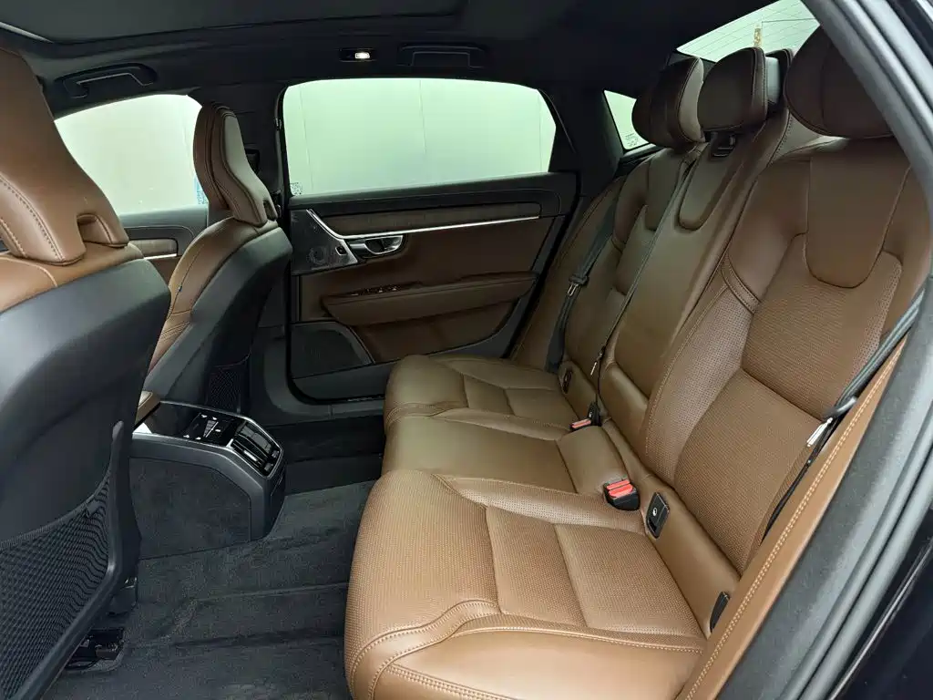 Photo 10 - Volvo S90
