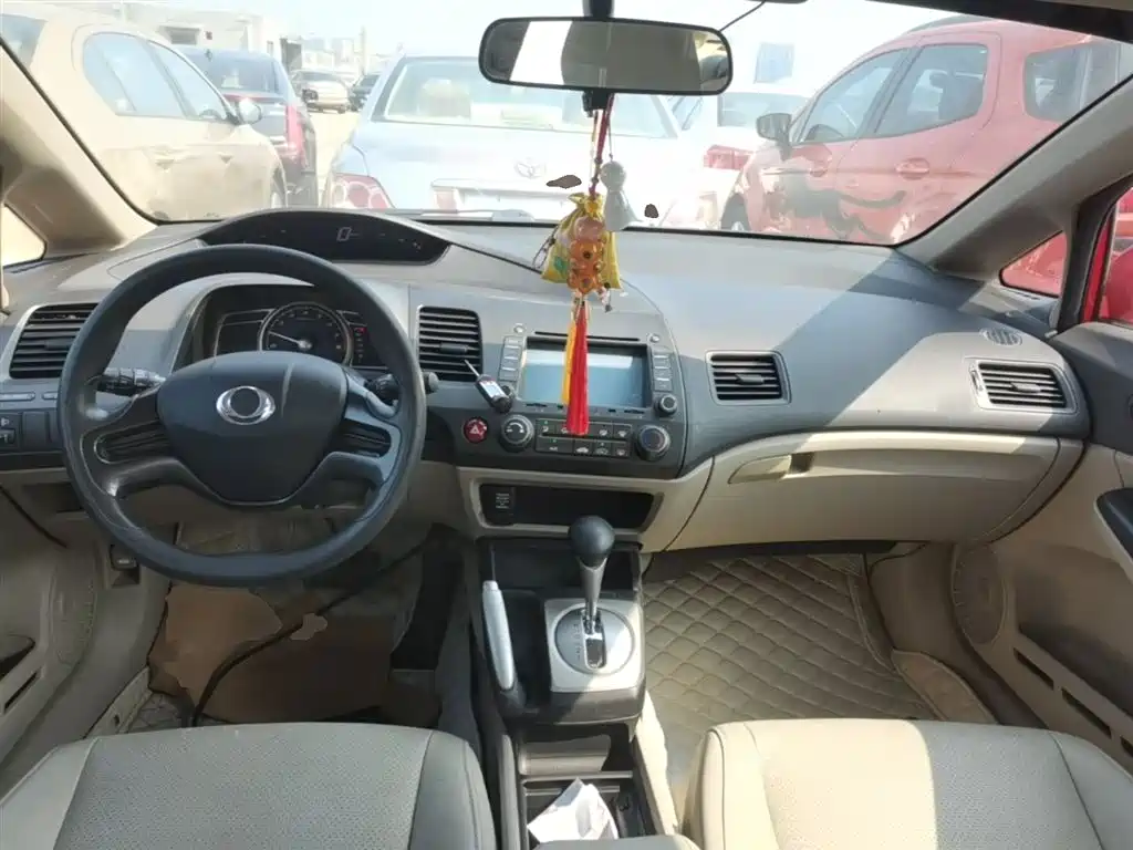 CIIMO CIIMO 2014 2012 1.8L Automatic