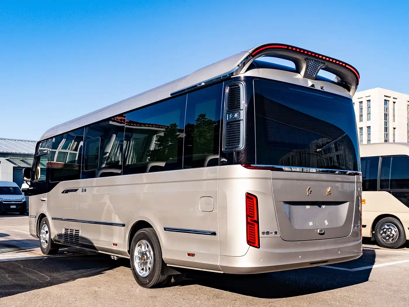 Hongqi Guoyue 2024 3.0T Luxury Edition 17-Seater фото 6