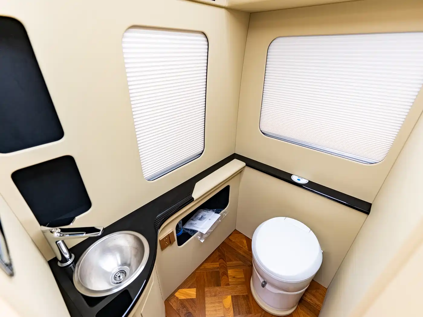 Hongqi Guoyue 2024 3.0T Luxury Edition 17-Seater фото 11