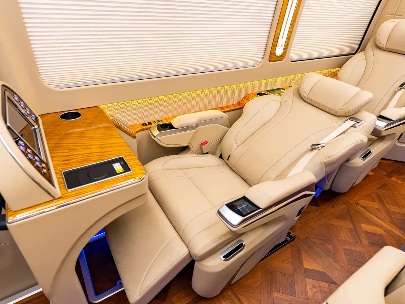 Hongqi Guoyue 2024 3.0T Luxury Edition 17-Seater фото 29