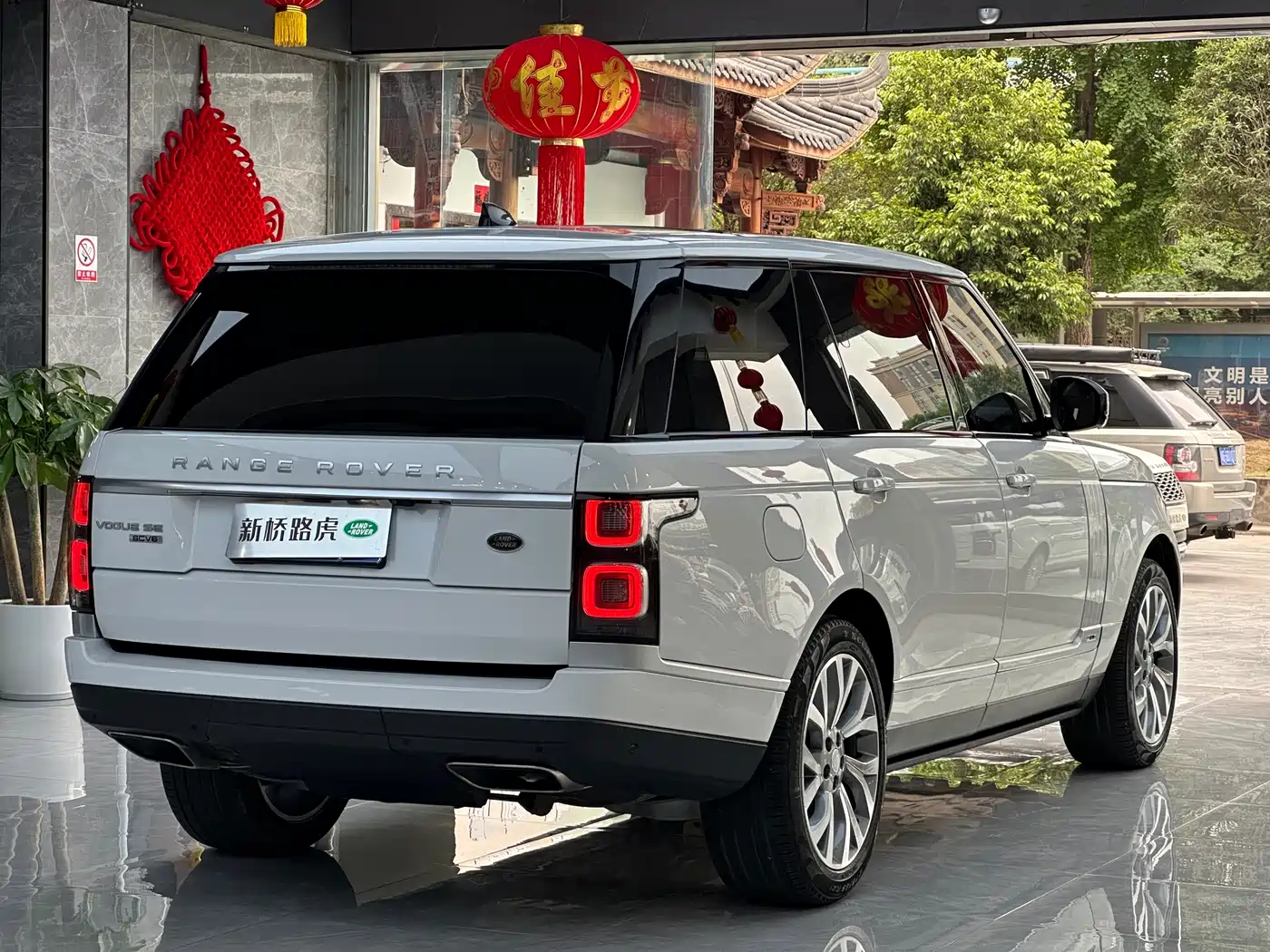 Land Rover Range Rover 2018 3.0 SC V6 Vogue SE Genesis Extended Edition фото 17