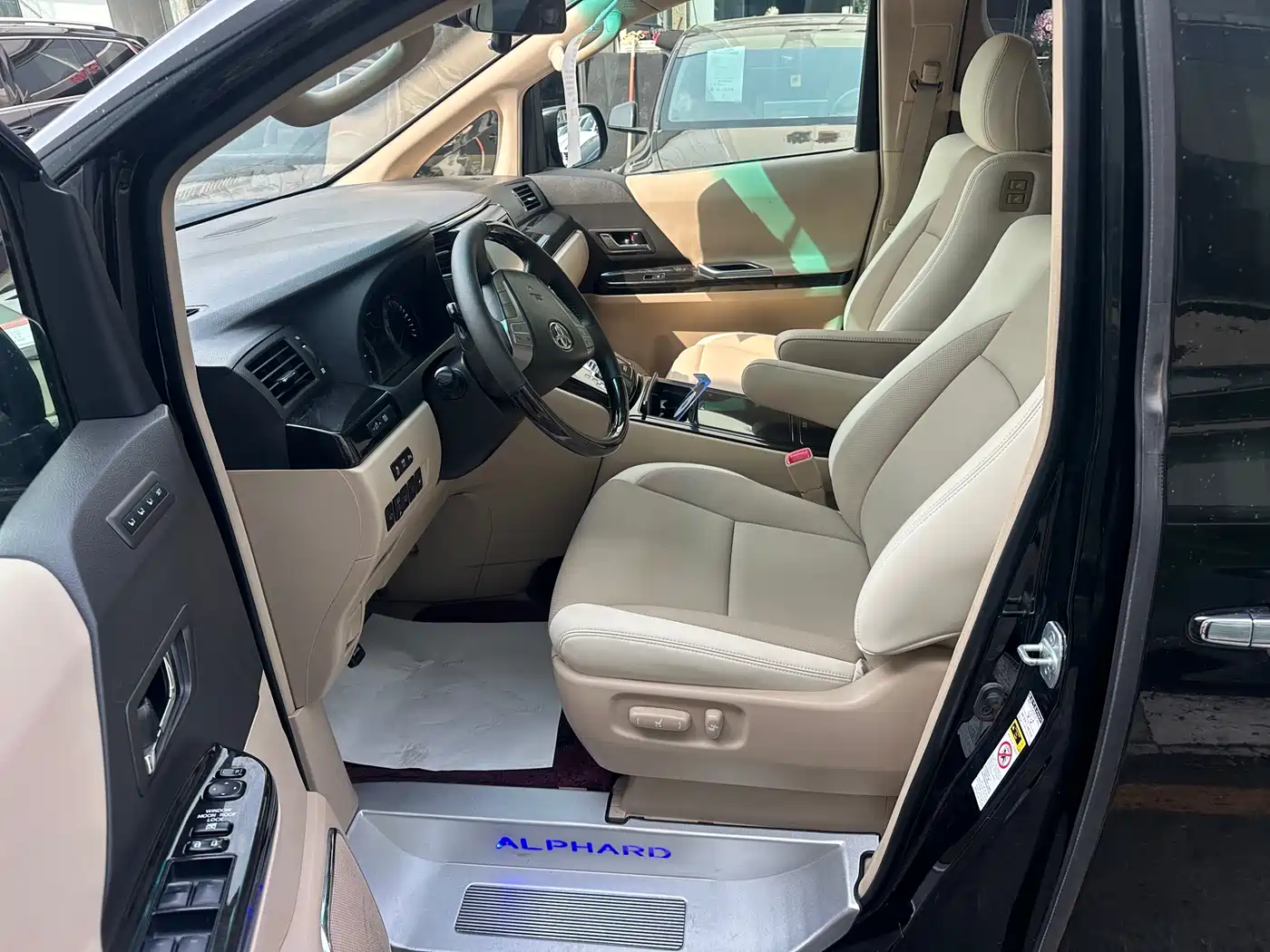 Toyota Alphard 2012 3.5L Premium Edition фото 3