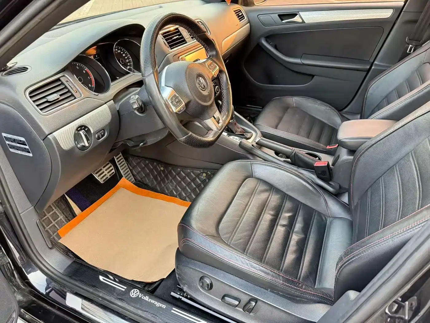 Volkswagen Sagitar 2013 2.0TSI GLI фото 3