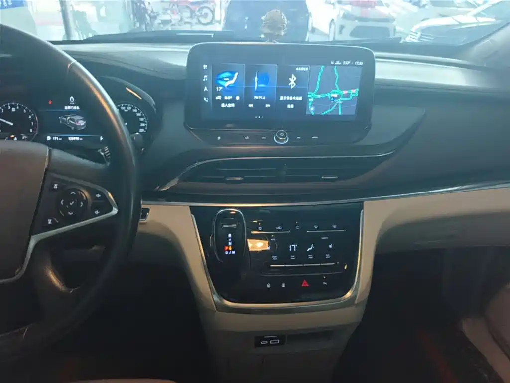 Фото 13 - Buick GL8