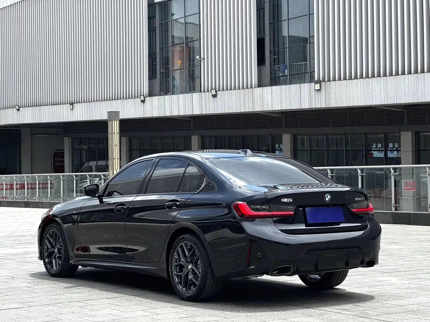 BMW 3-SERIES