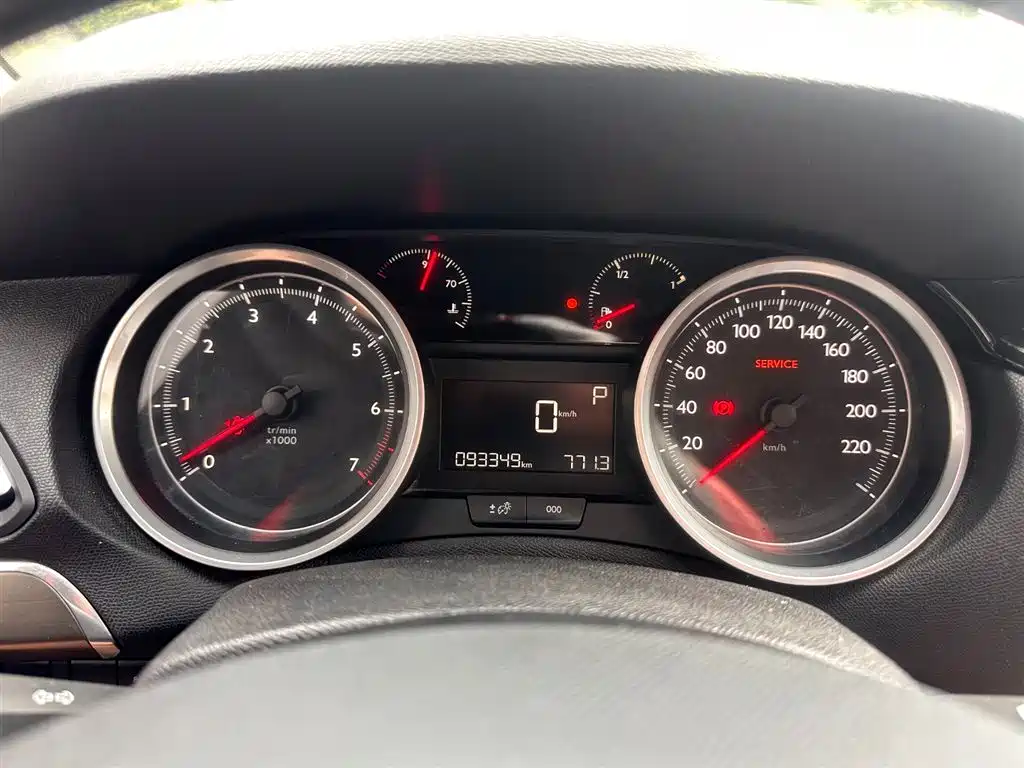 Peugeot 408 2015 Model 1.2T Automatic Luxury Edition фото 19