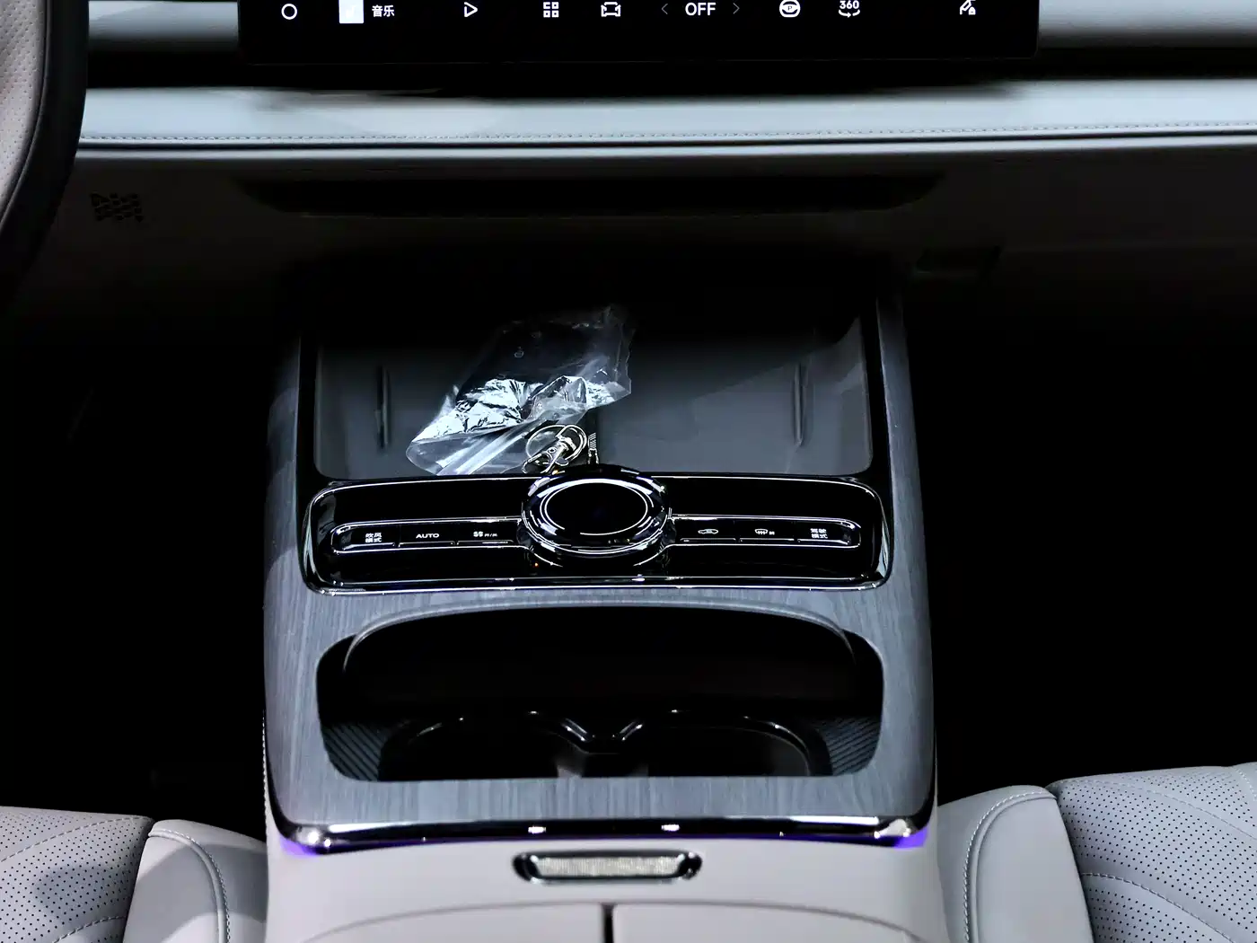 Geely Galaxy Galaxy Xingyao 8 2025 Model 130km EM-i Flagship Edition фото 12