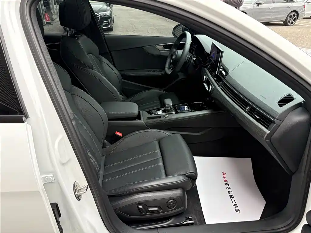 Audi A4L 2023 40 TFSI Luxury Sport фото 17