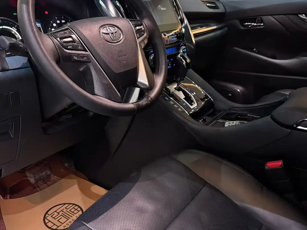 Toyota Vellfire 2021 Crown Hybrid 2.5L HV Luxury Edition фото 2