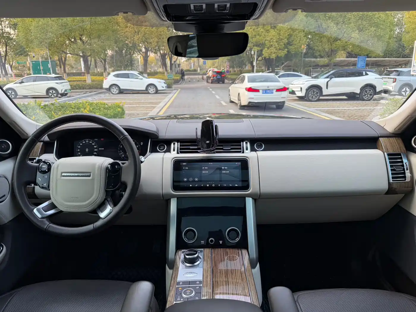 Land Rover Range Rover 2019 3.0 SC V6 Heritage Extended Edition фото 4