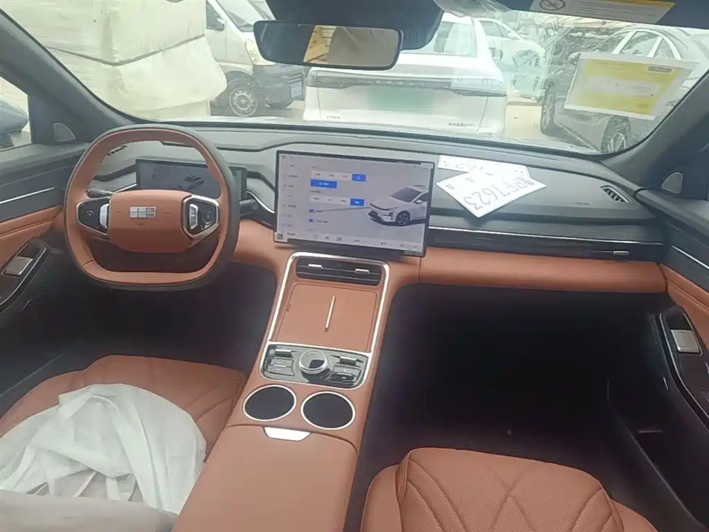 Geely Galaxy Galaxy L6 2025 EM-i 140km Explorer+ Edition фото 10