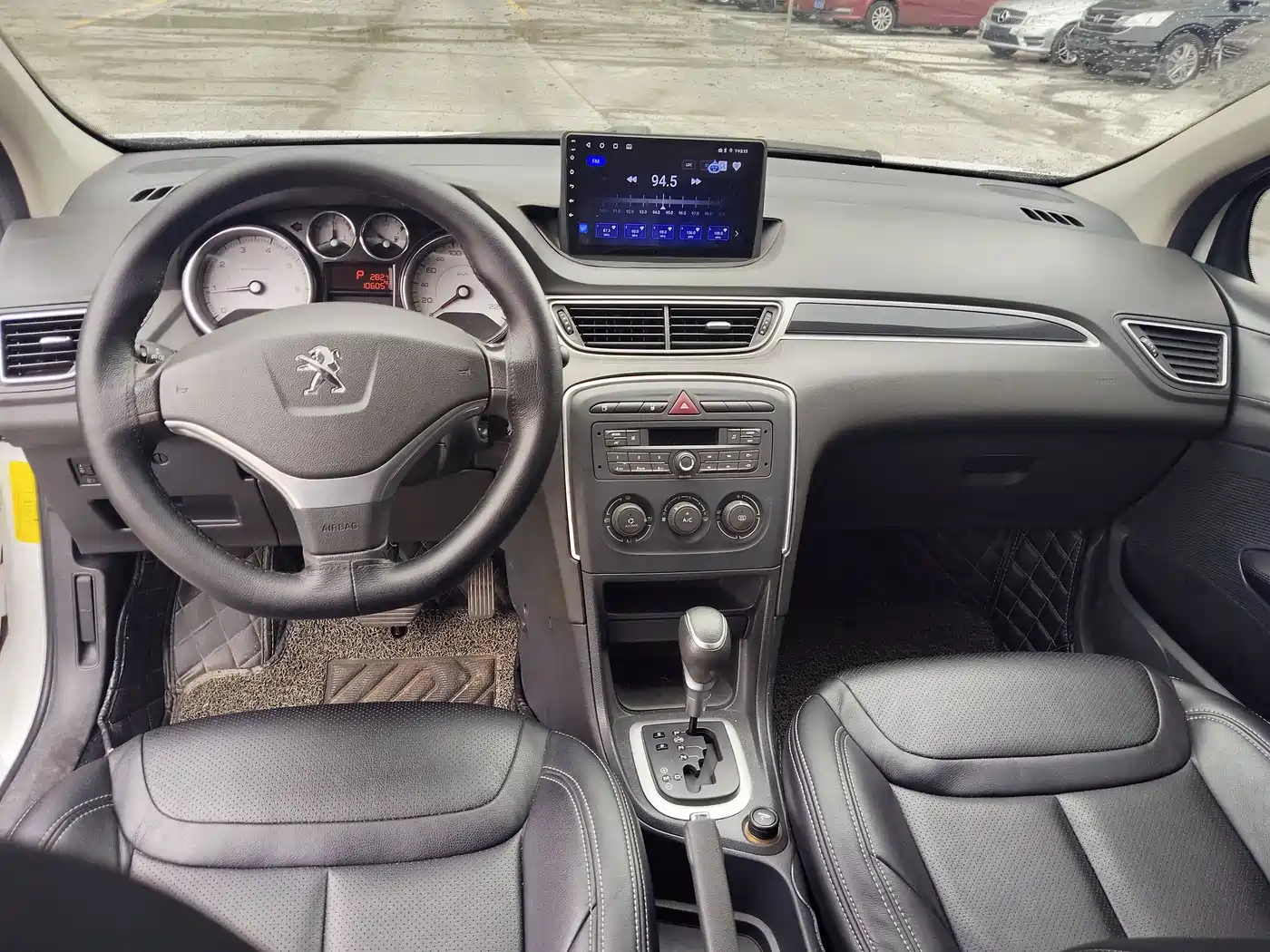 Peugeot 308 2014 Model Joy Edition Classic 1.6L Automatic Superior Style фото 4