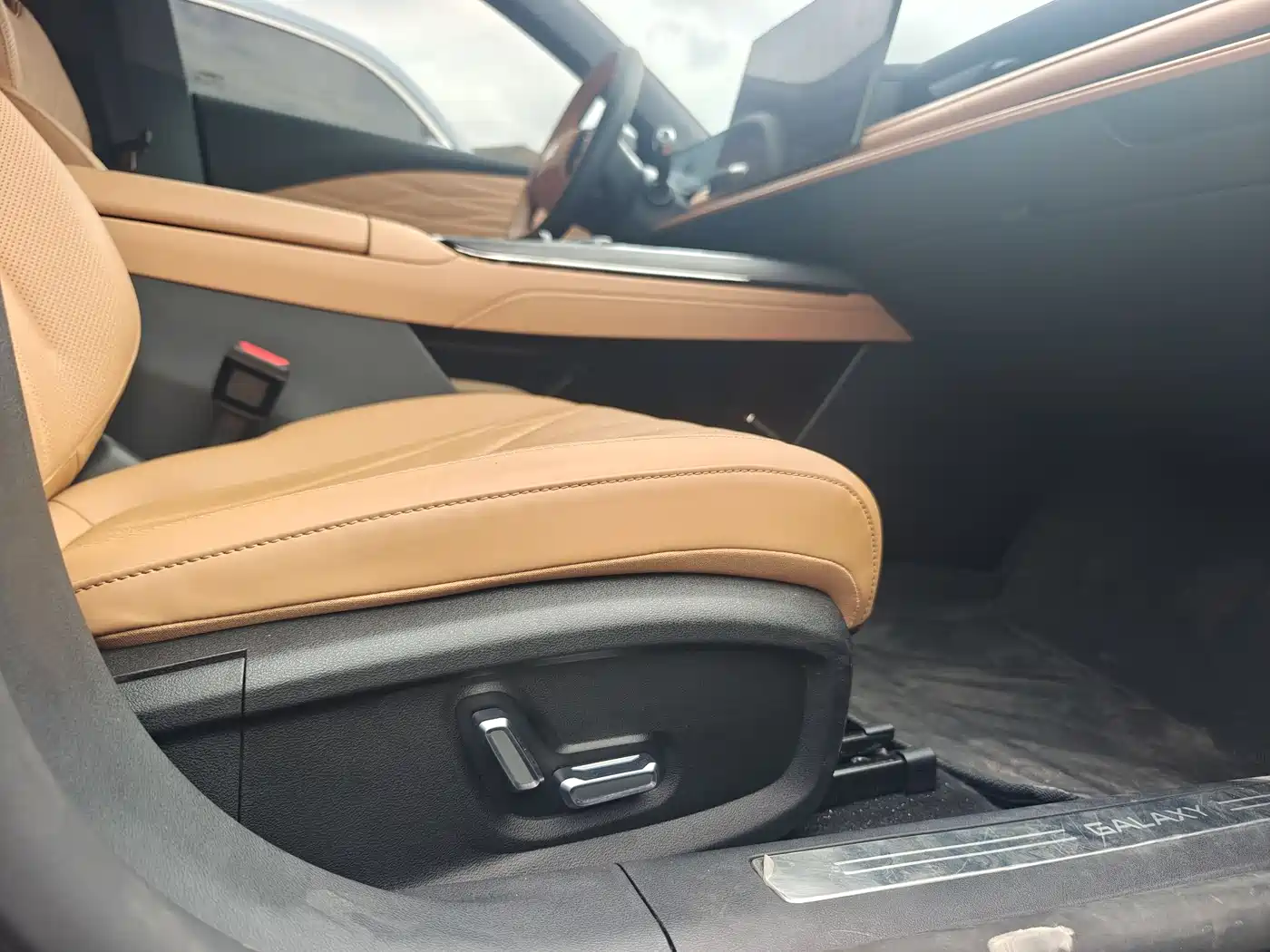 Geely Galaxy Galaxy Xingyao 8 2025 130km EM-P Explorer Edition фото 13