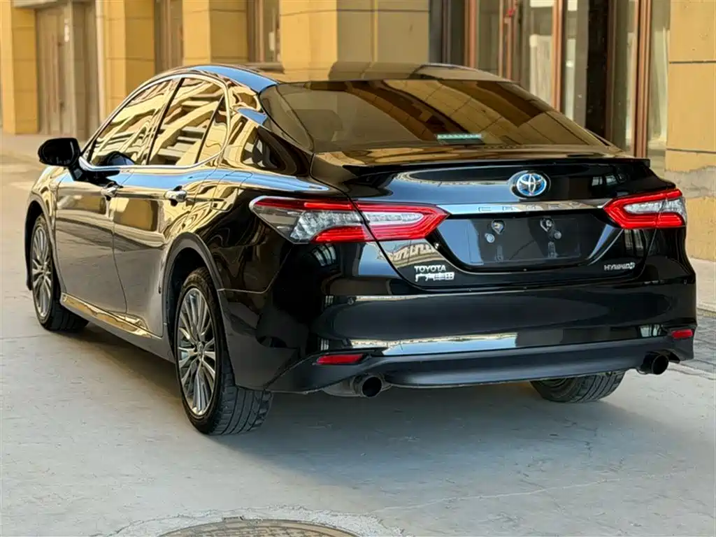 Toyota Camry 2018 Hybrid 2.5HG Luxury Edition фото 5