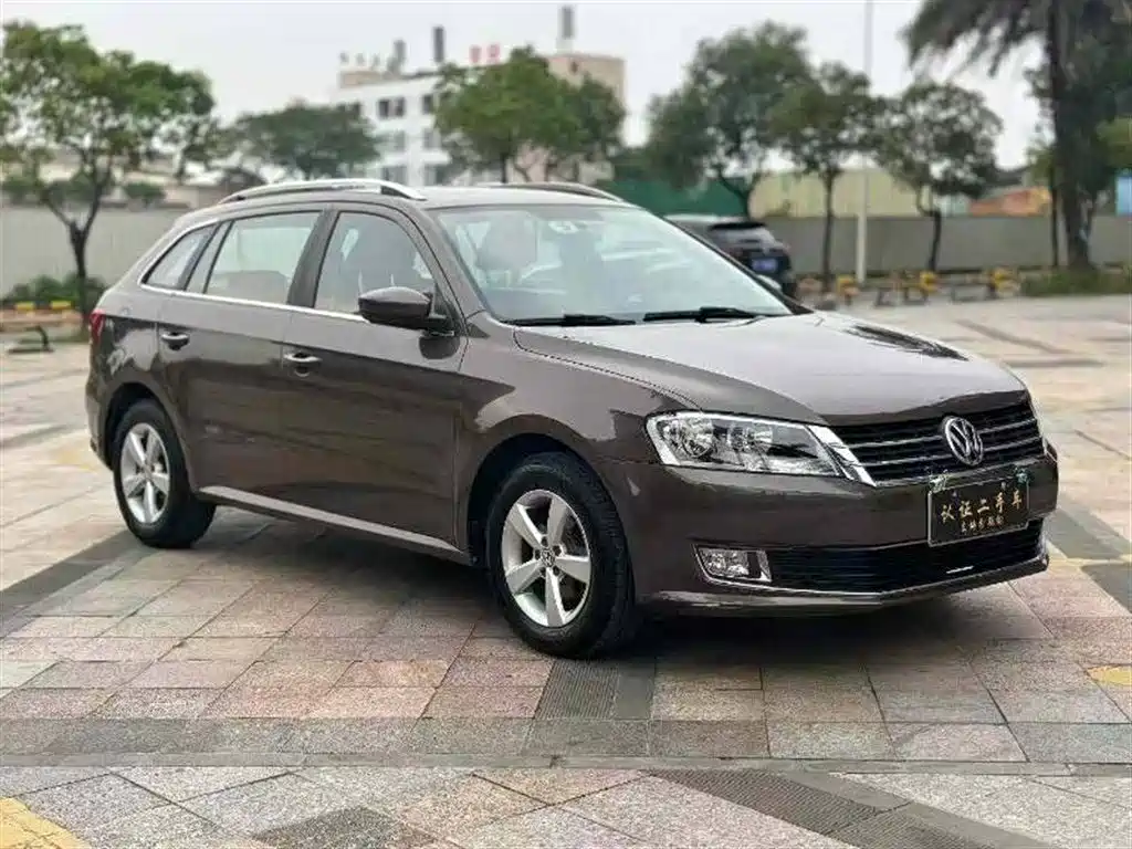 Volkswagen Lavida Tour 2013 1.6L Automatic Trend Style фото 3