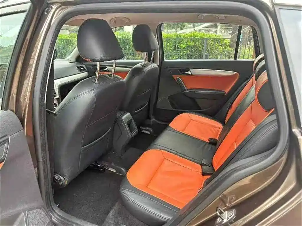 Volkswagen Lavida Tour 2013 1.6L Automatic Trend Style фото 9