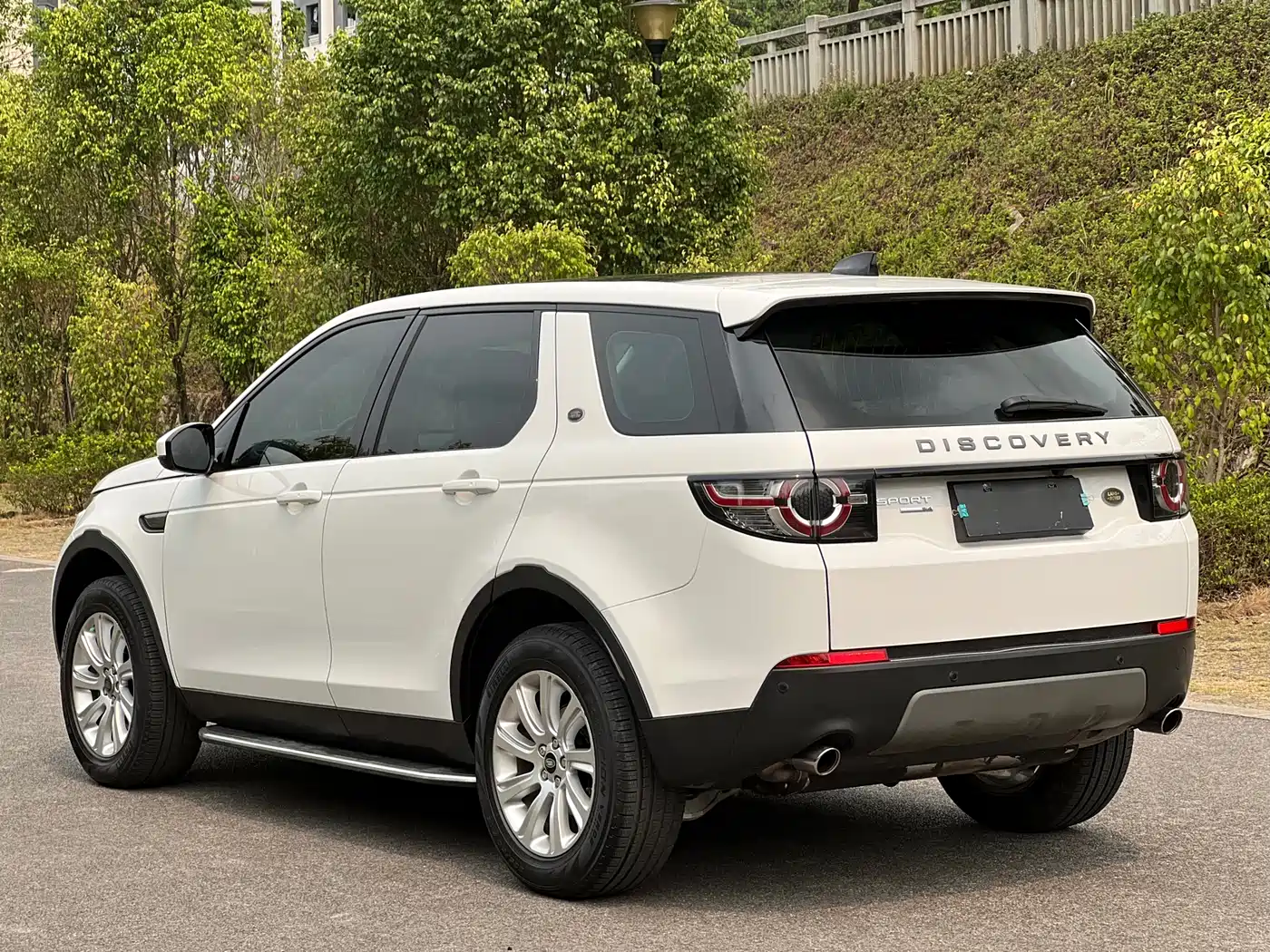Land Rover Discovery Sport 2017 2.0T SE фото 5