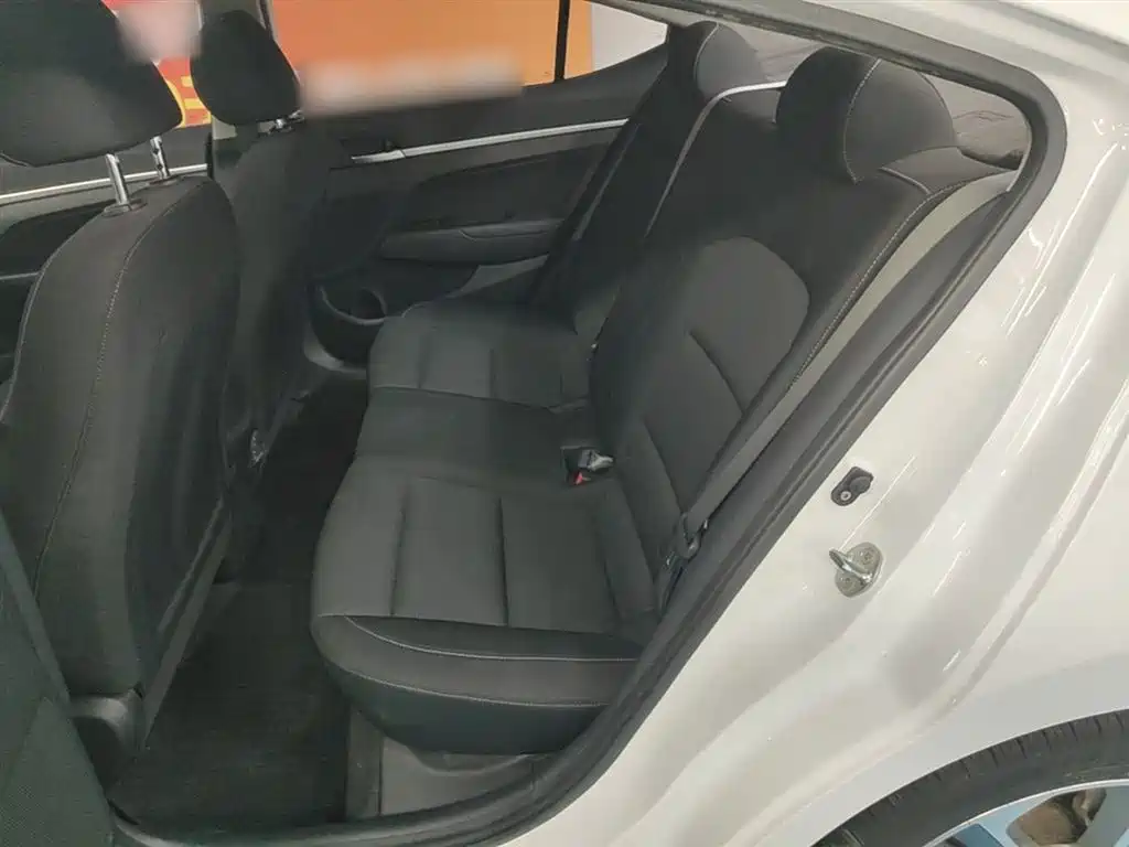 Hyundai Elantra 2016 Model 1.6L Automatic Smart Elite фото 17