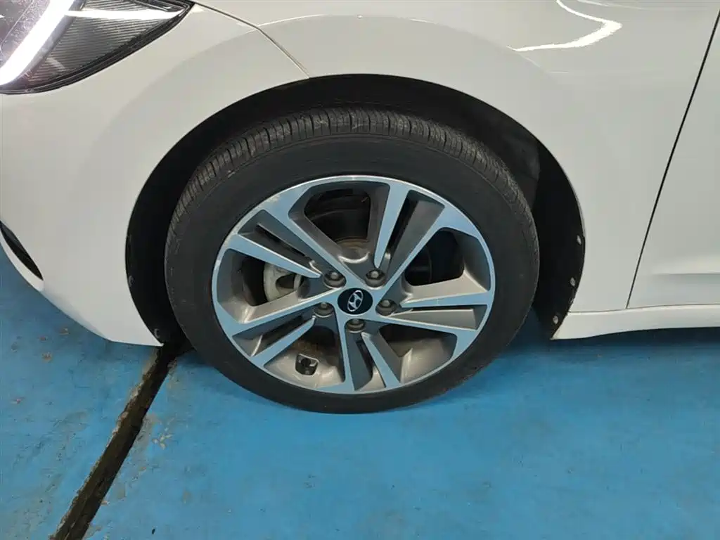 Hyundai Elantra 2016 Model 1.6L Automatic Smart Elite фото 23