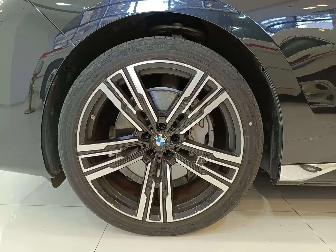 BMW 7 Series 2023 Model 740Li Leading M Sport Package фото 7
