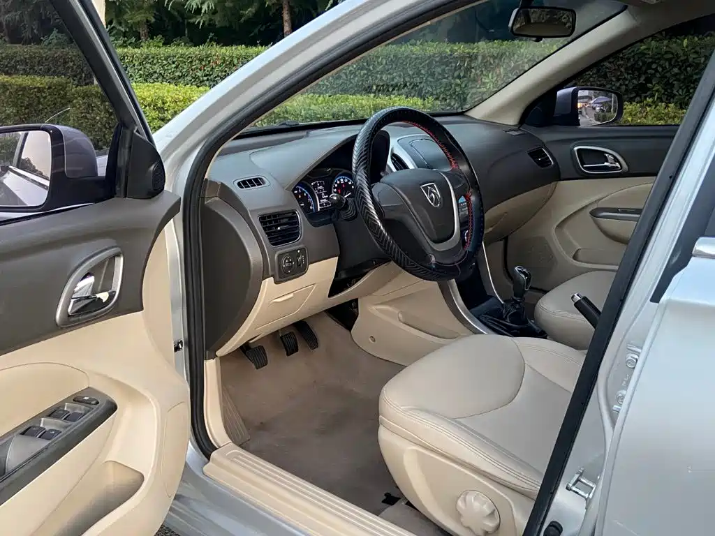 Baojun 630 2015 2014 1.5L Manual Comfort