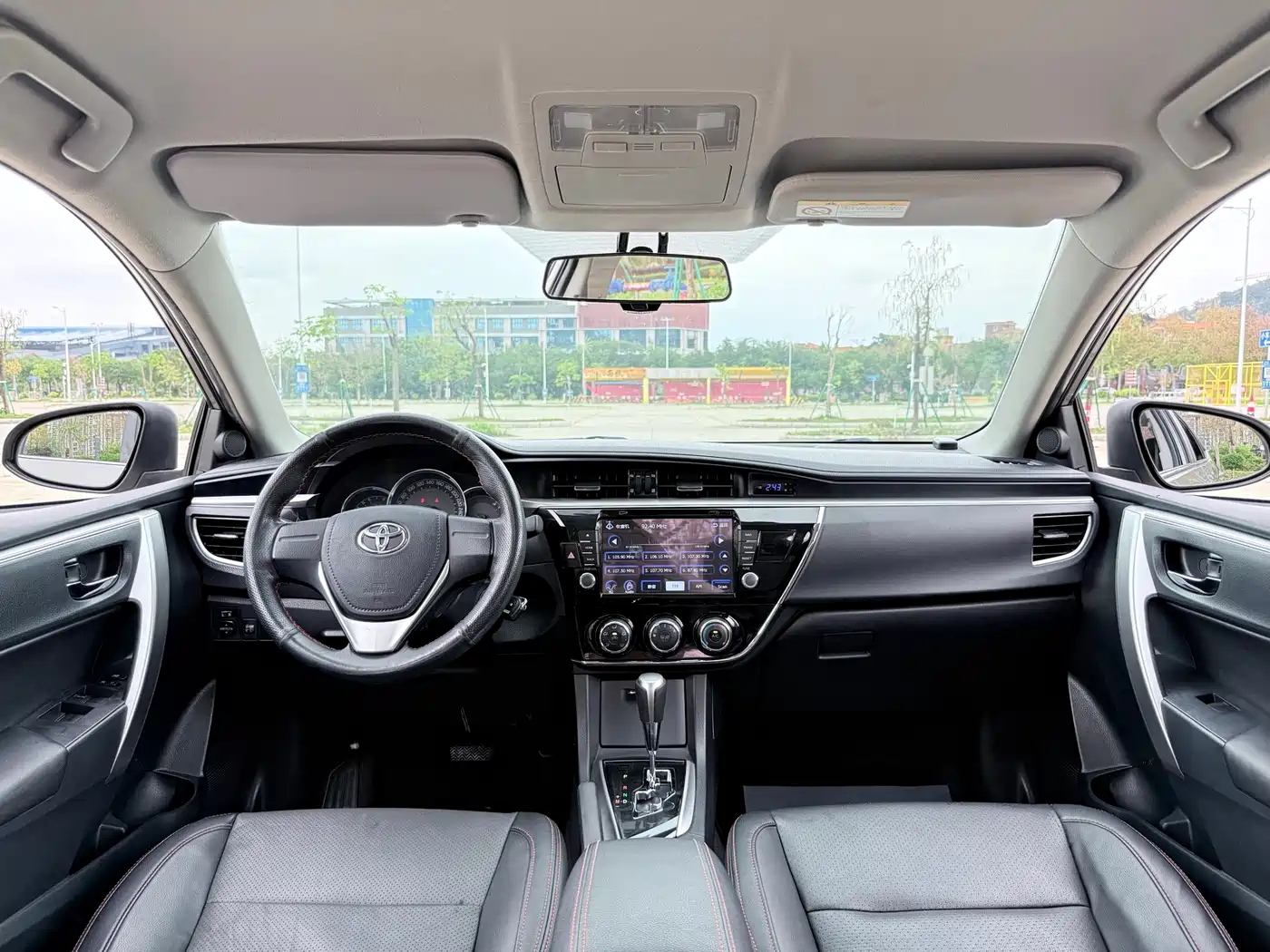 Toyota Corolla 2014 1.6L CVT GL фото 11