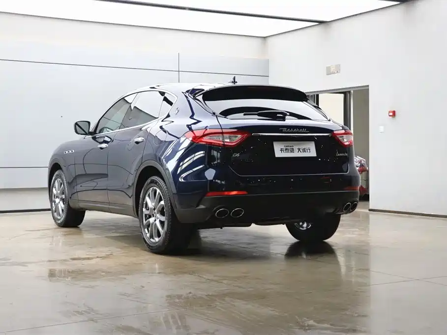 Photo 33 - Maserati Levante