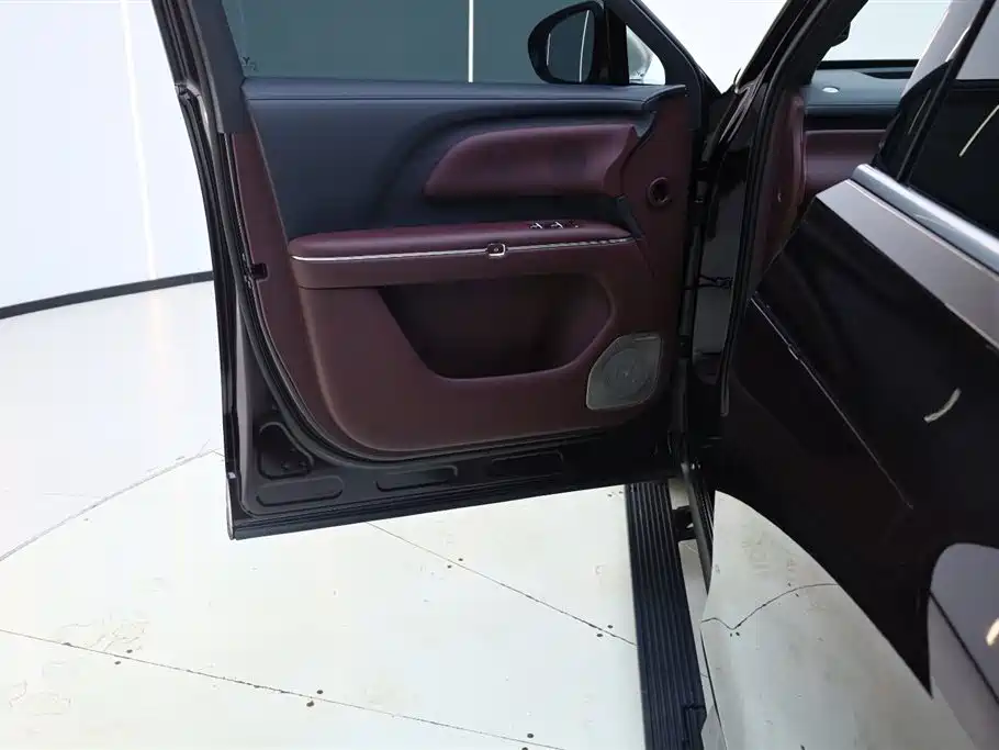 Voyah Auto VOYAH Taisan 2026 Model Base фото 12