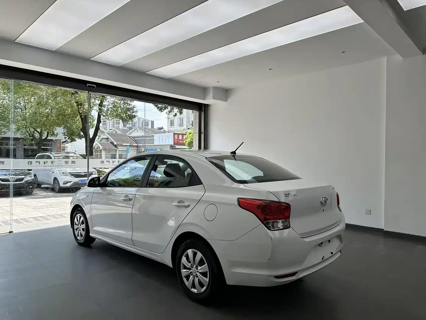 HYUNDAI RENA