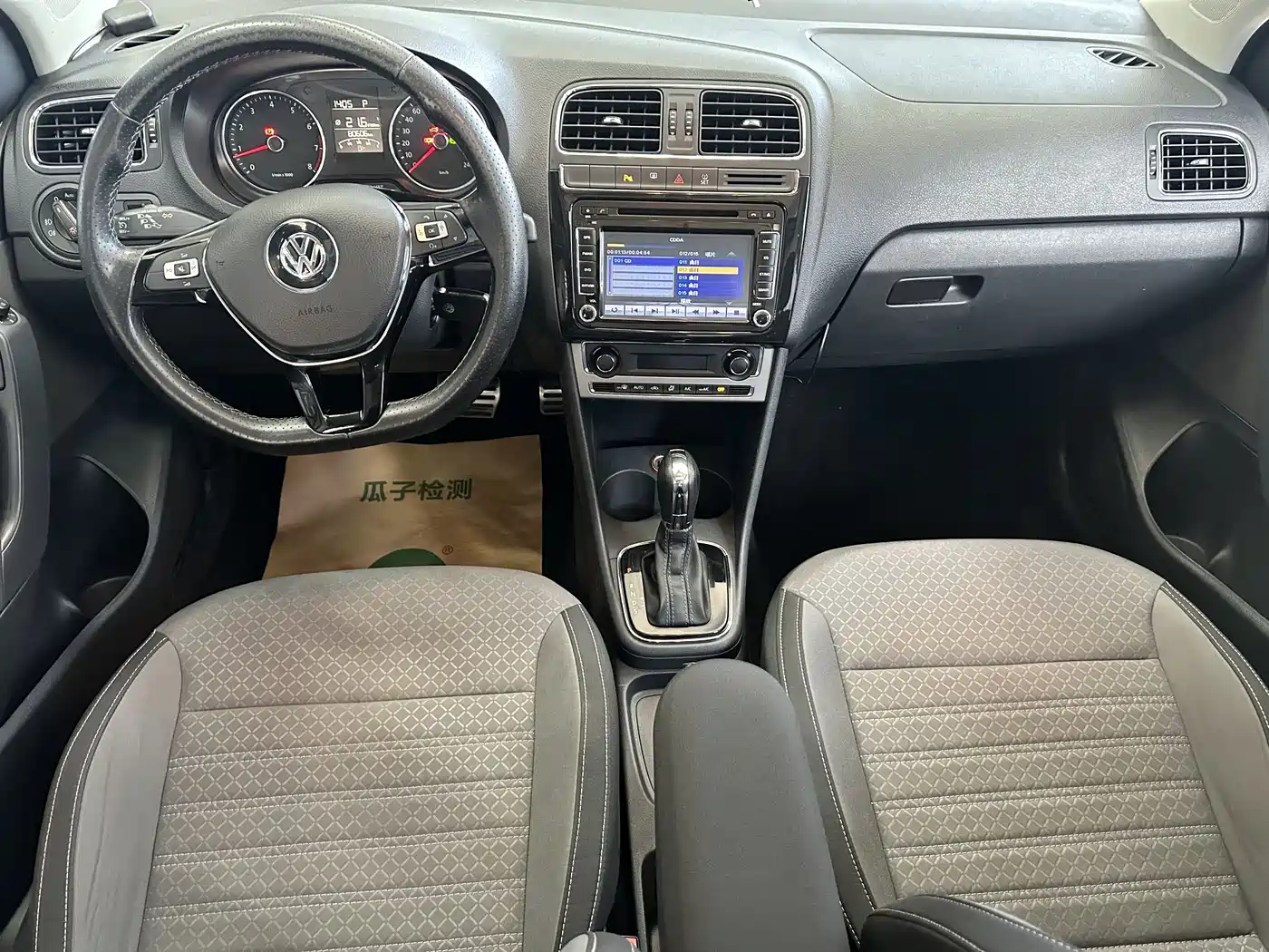 Volkswagen Polo 2014 1.6L Cross Polo Automatic фото 6