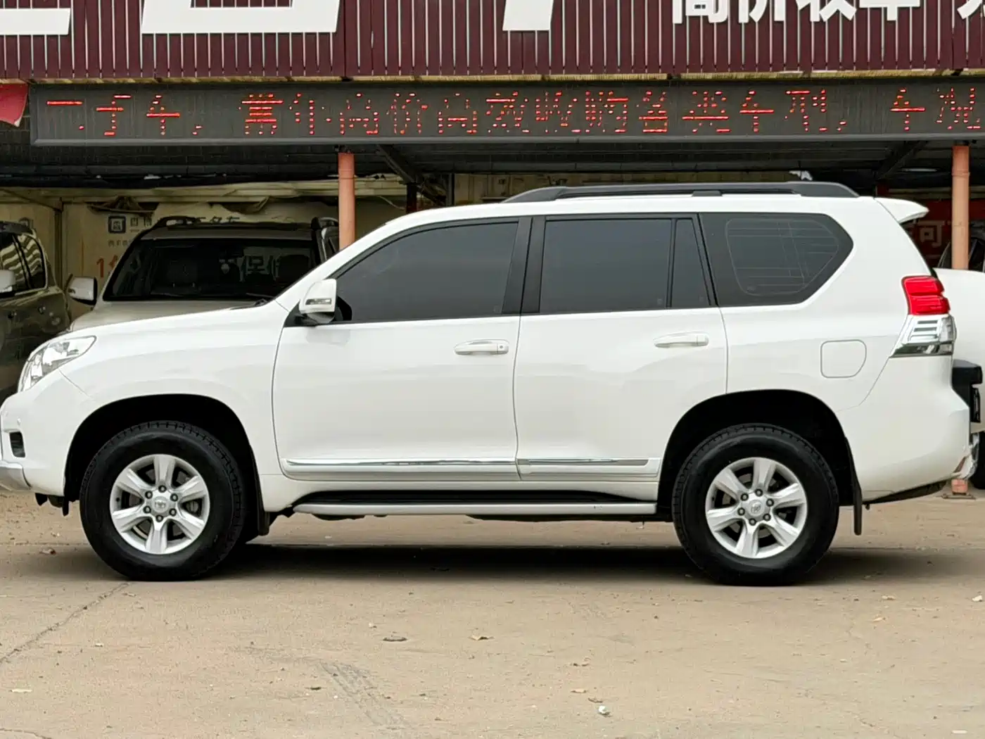 Toyota Prado 2010 4.0L Automatic TX-L NAVI фото 8