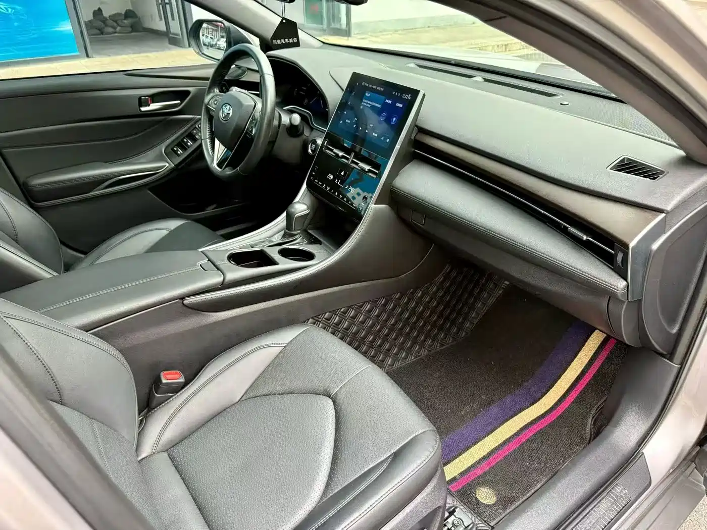 Toyota Avalon 2022 2.0L XLE Premium фото 9