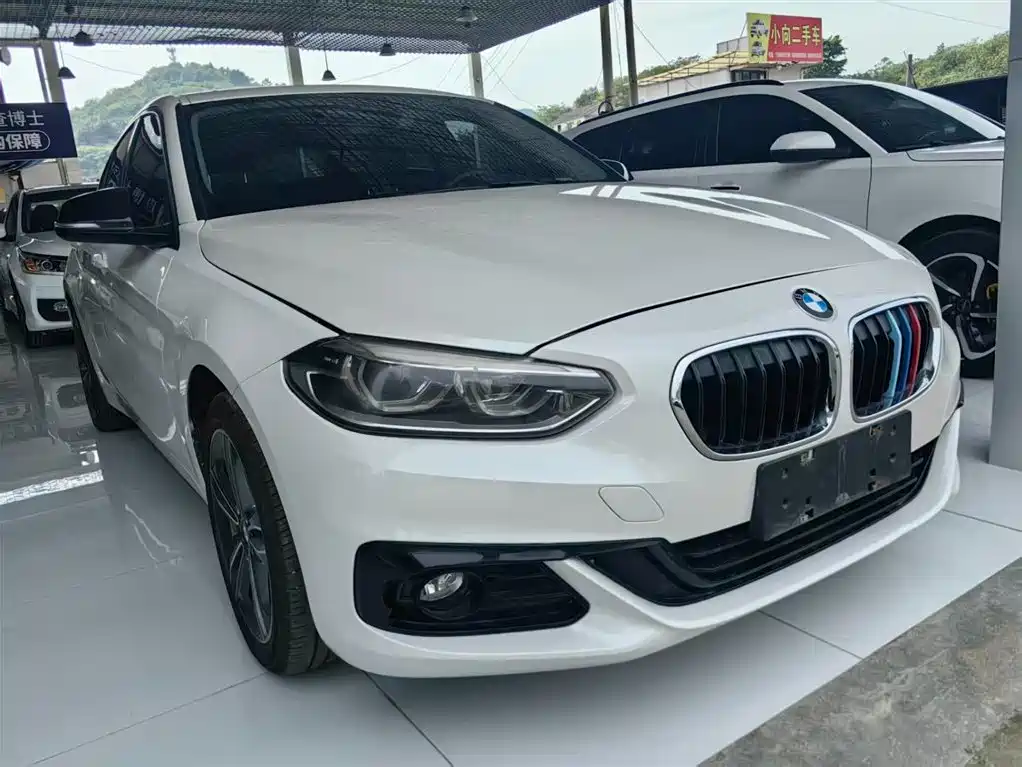 BMW 1 Series 2018 118i Fashion Edition фото 3