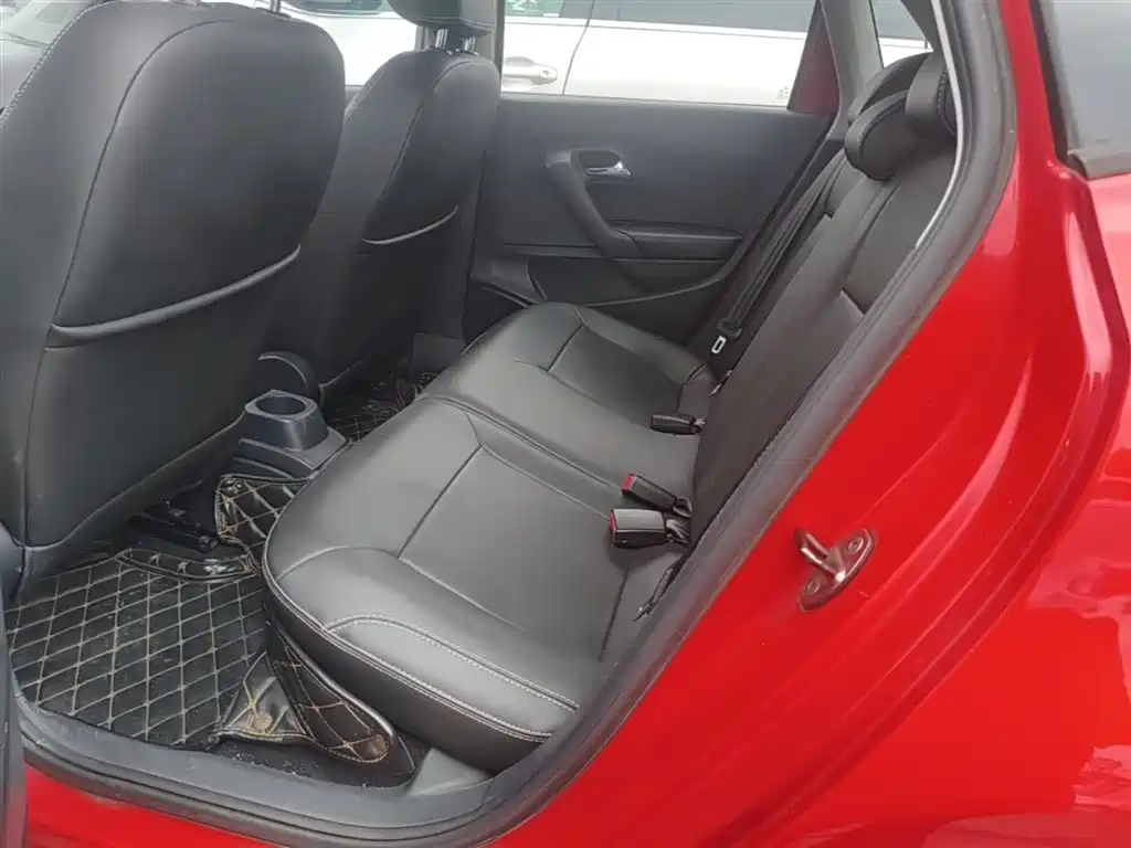 Volkswagen Polo 2016 1.6L Automatic Comfort фото 17