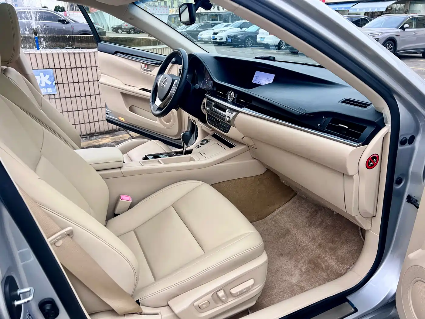 Lexus ES 2013 300h Elite Edition фото 12