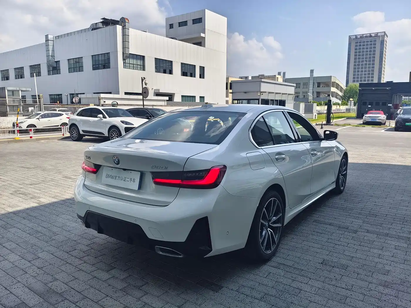 BMW 3-SERIES