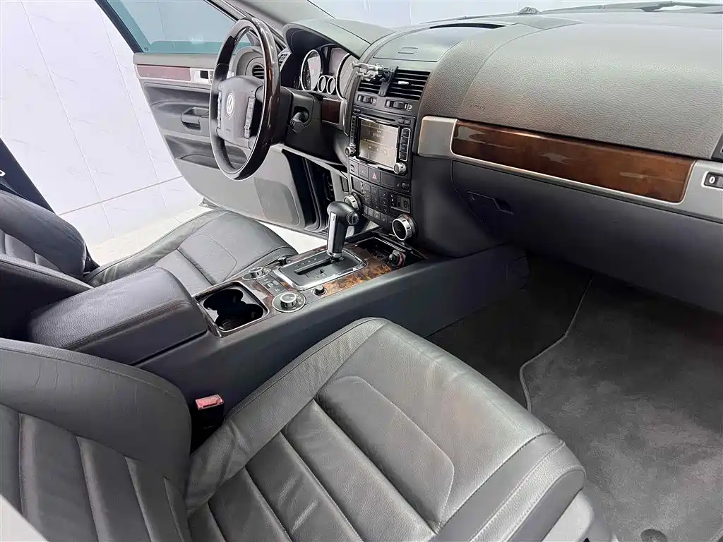 Volkswagen Touareg 2007 4.2L Premium фото 10