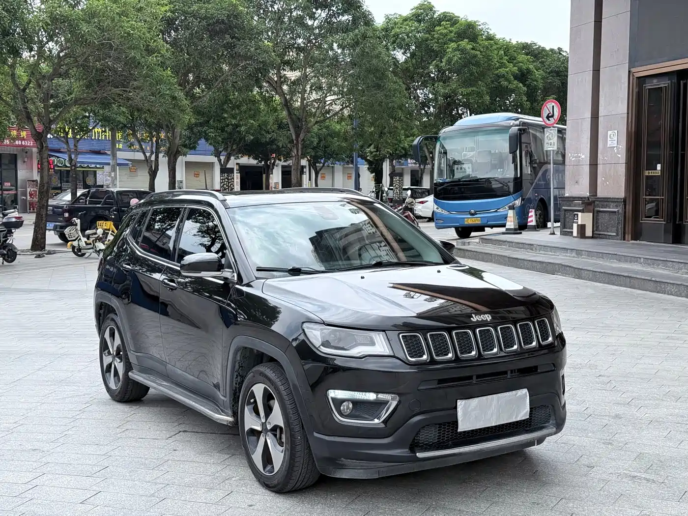 Photo 3 - Jeep Compass