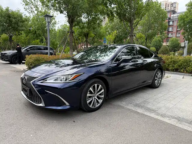 Lexus ES 300h, Совершенство