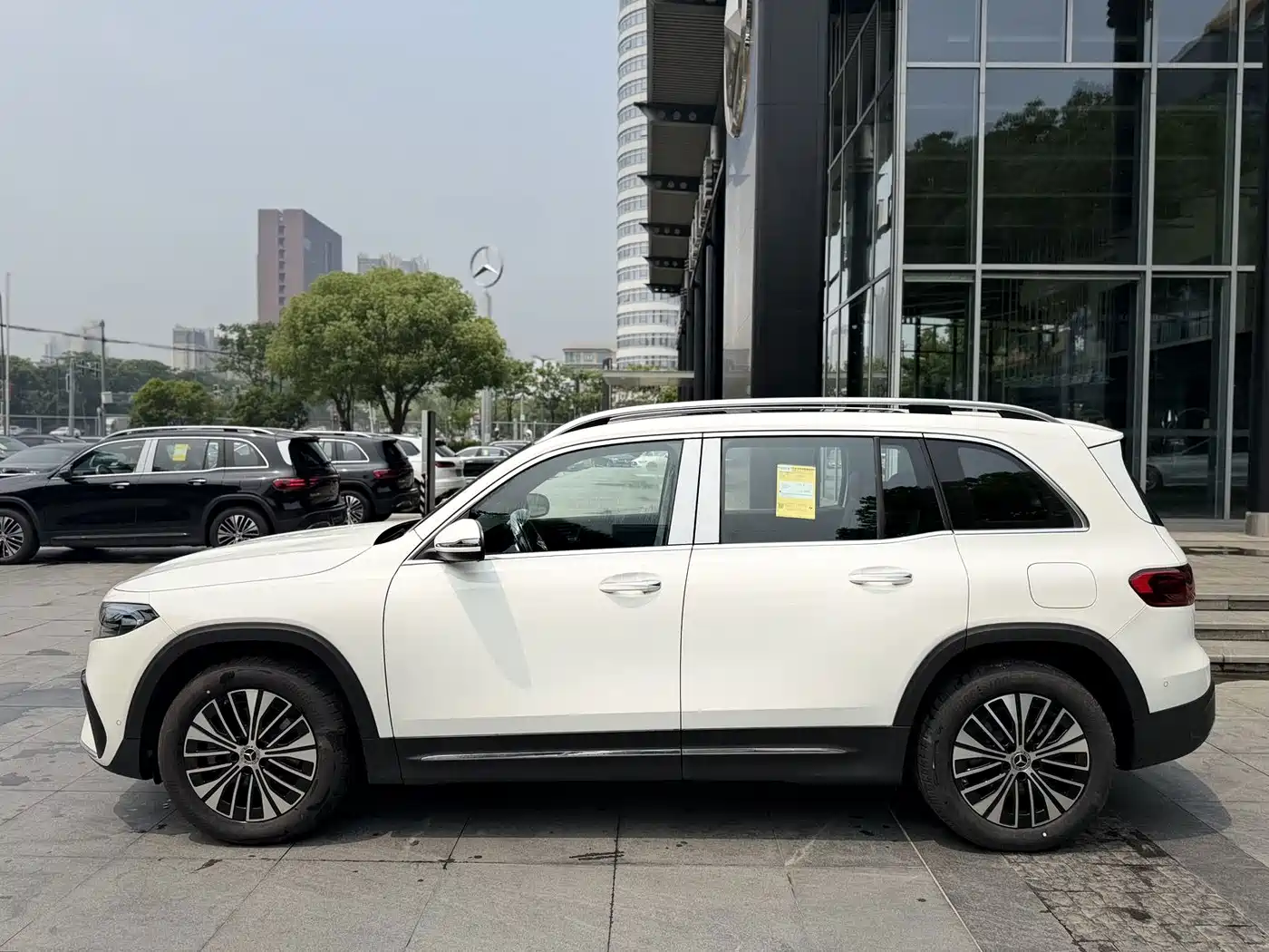 Mercedes-Benz EQB 2026 2025 EQB 260