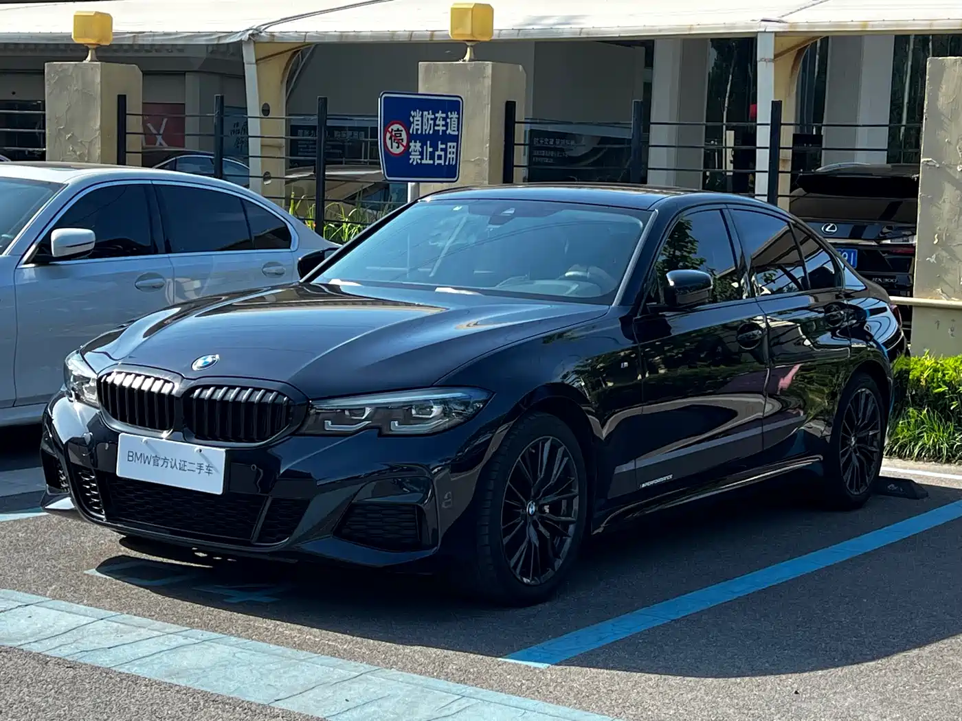 BMW 3 Series 2022 325i M Sport Shadow Edition фото 2