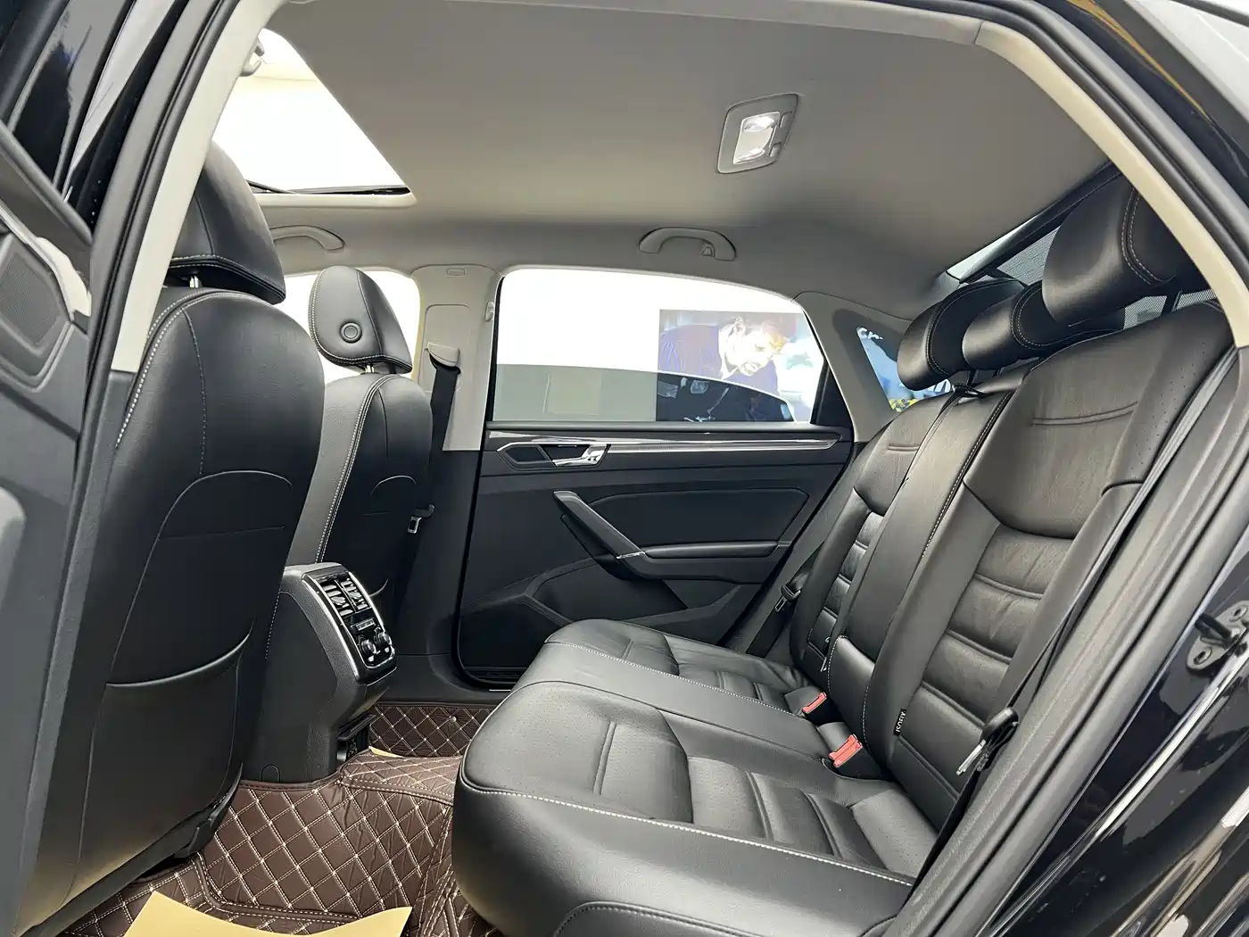 Volkswagen Passat 2017 330TSI DSG Luxury фото 8