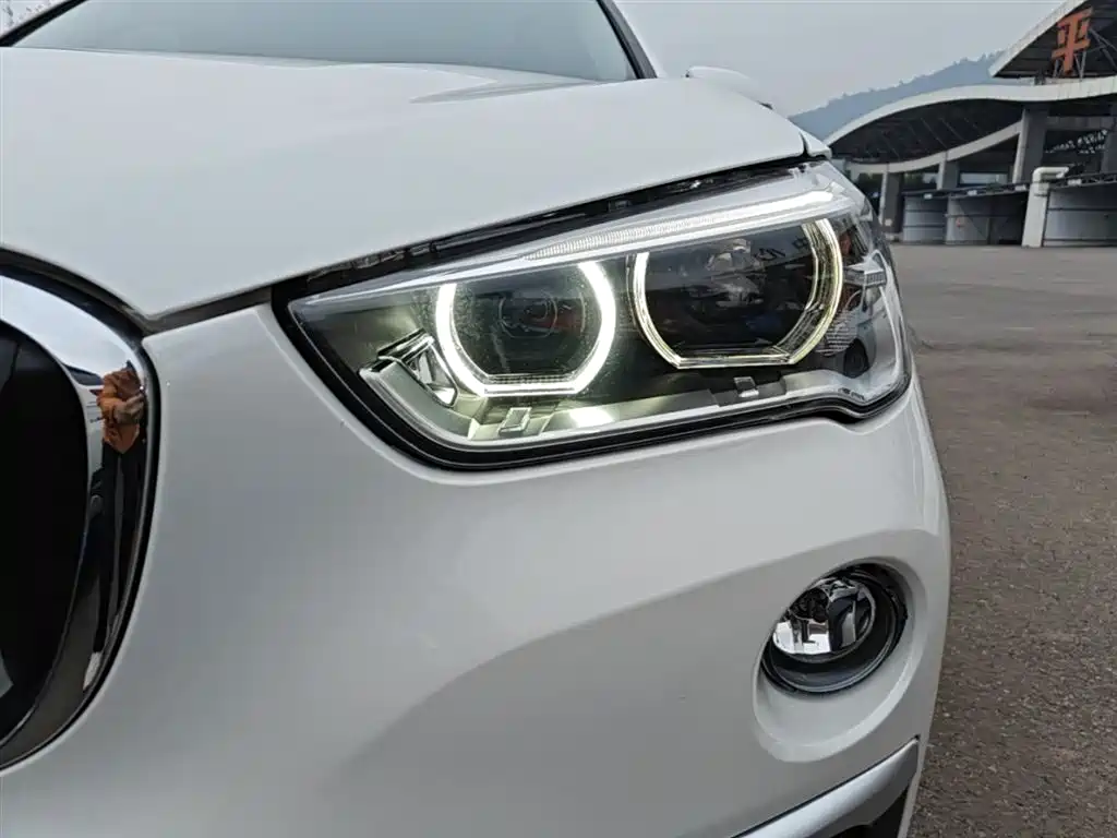 BMW X1 2018 sDrive18Li Premium Model фото 24