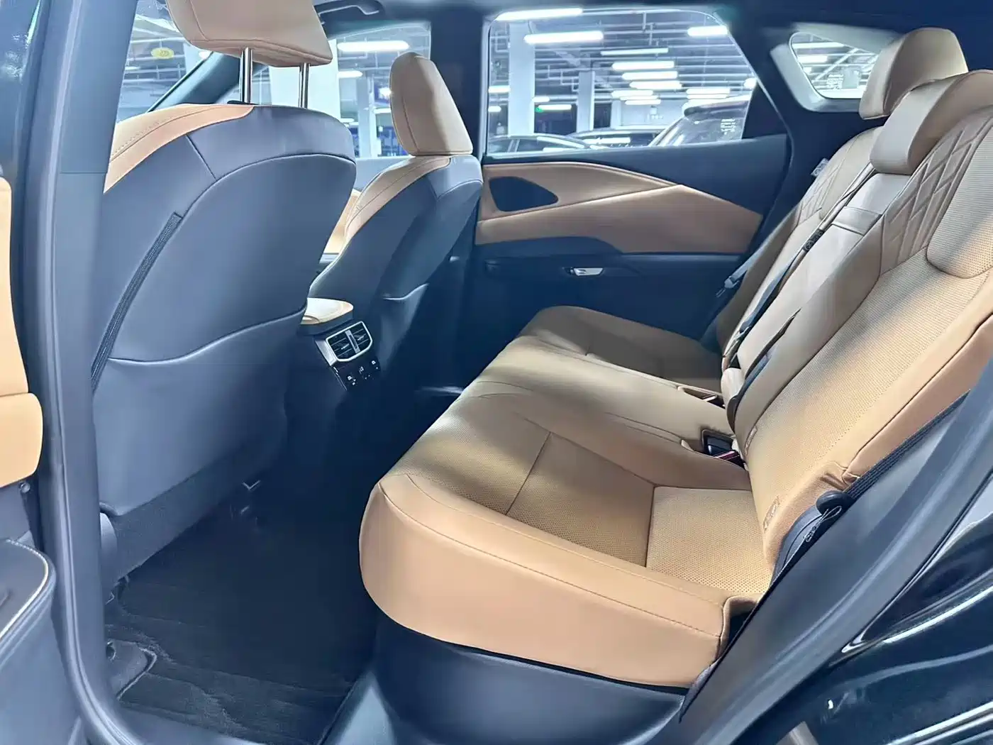 Фото 6 - Lexus RX