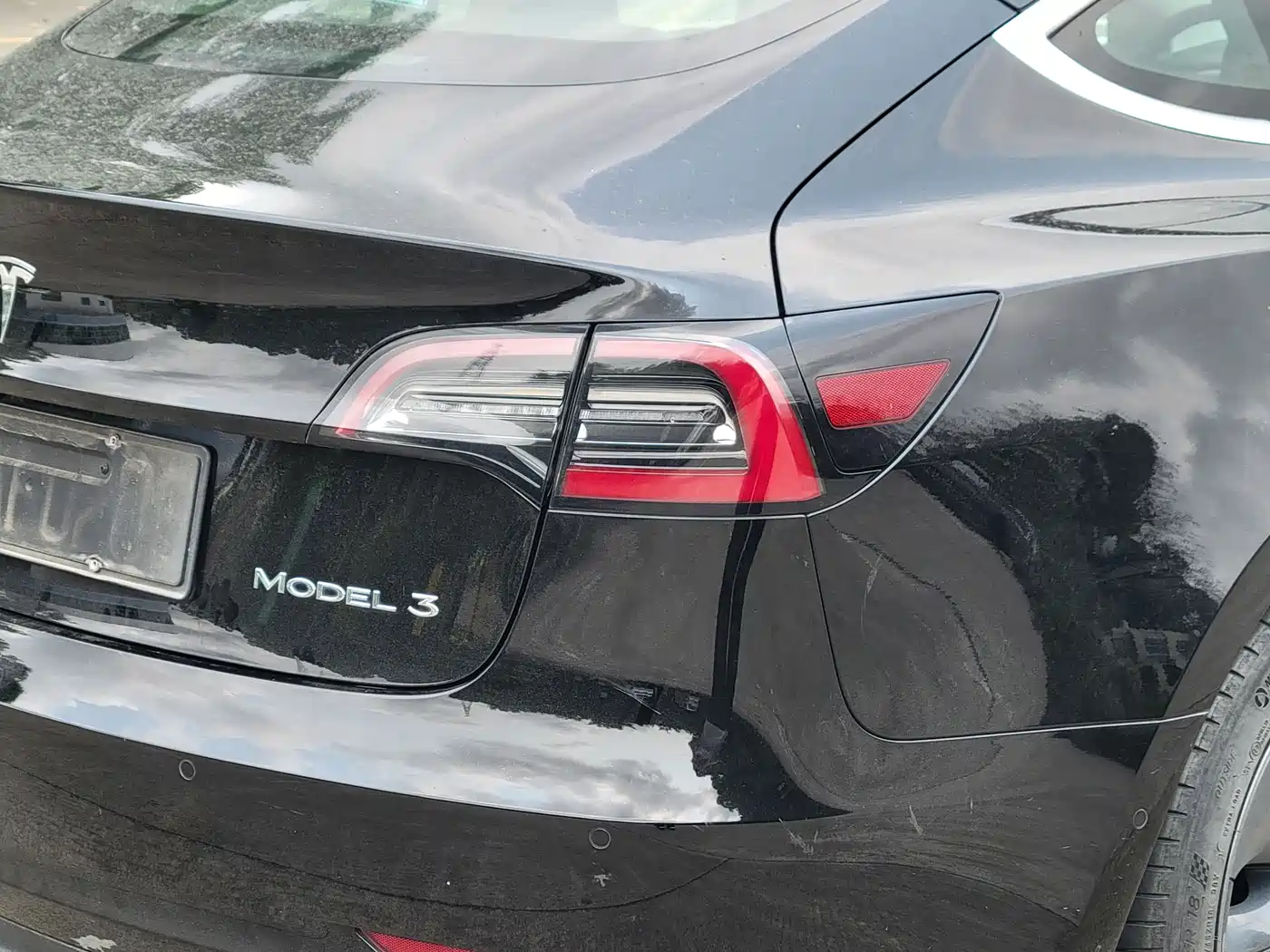 TESLA MODEL 3