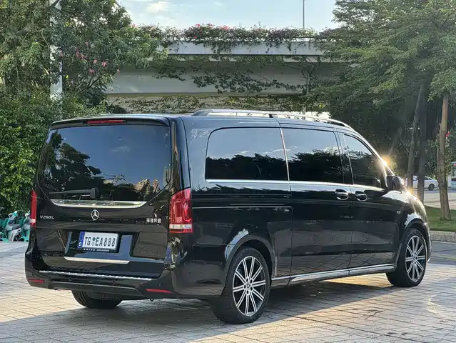 Mercedes-Benz V-Class 2022 V 260 L Long Wheelbase Luxury Edition — фото 4