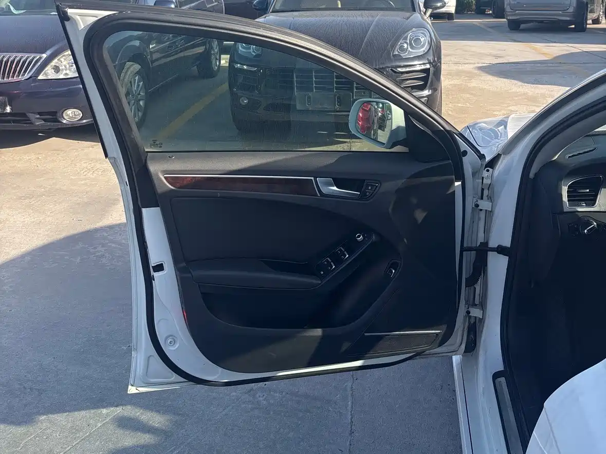 Audi A4L 2013 35 TFSI Automatic Comfort фото 8